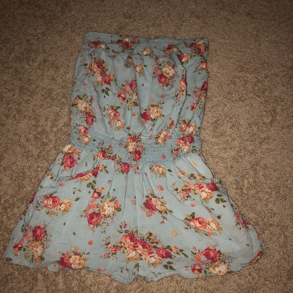 flowered strapless, pocketed romper